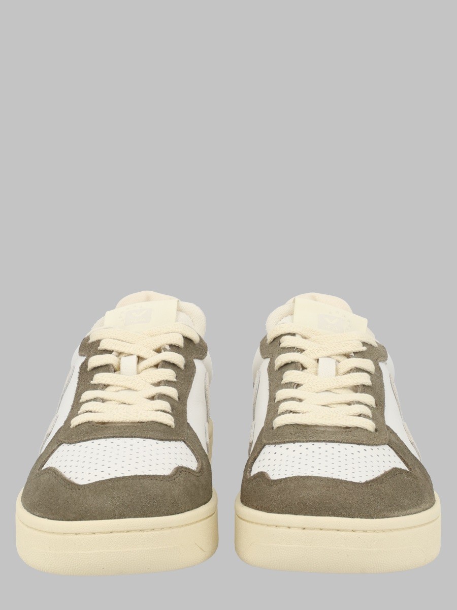 Veja SNEAKER "V-82"