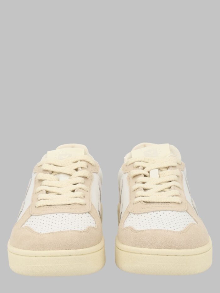Veja SNEAKER "V-82"