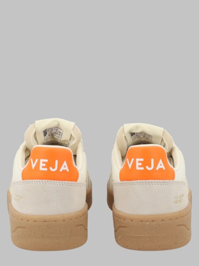 Veja SNEAKER "V-82"