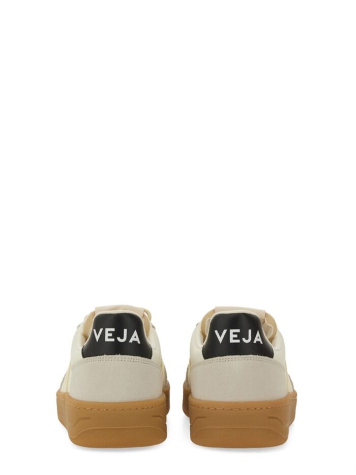 Veja SNEAKER "V-82"