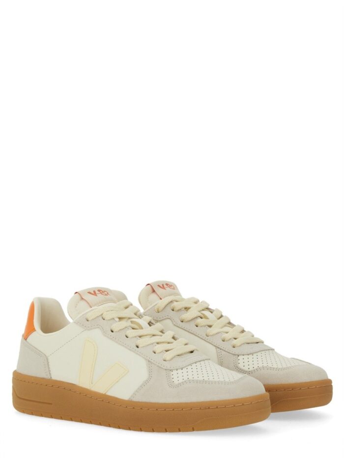 Veja SNEAKER "V-82"