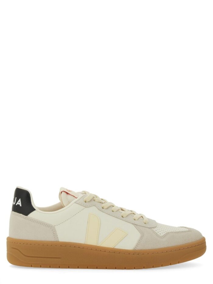 Veja SNEAKER "V-82"
