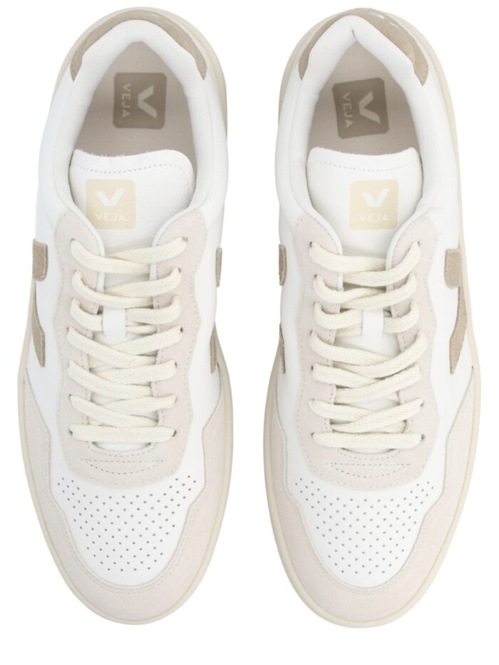 Veja SNEAKER "V-90"