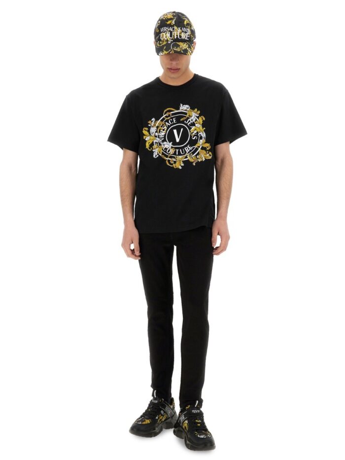 Versace Jeans Couture T-SHIRT V-EMBLEM OUTLINE BAROQUE