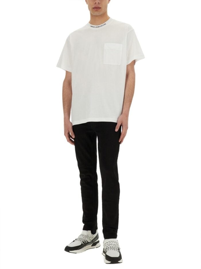 Versace Jeans Couture T-SHIRT WITH LOGO ON THE COLLAR