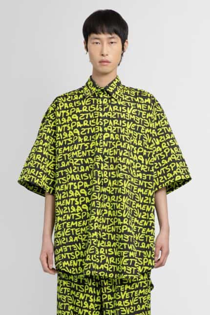 VETEMENTS All Over Logo Short Sleeve Shirt