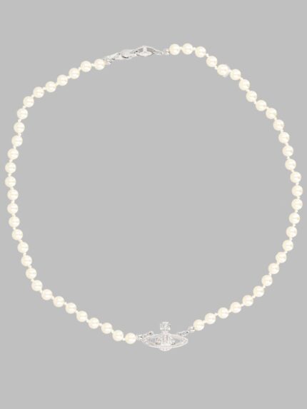 Vivienne Westwood COLLANA DI PERLE CON ORB IN BASSO RILIEVO